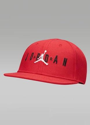 Підліткова кепка з прямим козирком від nike jordan