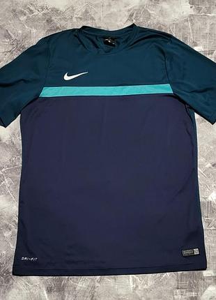 Чоловіча спортивна футболка nike academy dri-fit