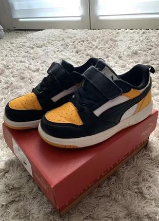 Сандалі nike і кросівки puma