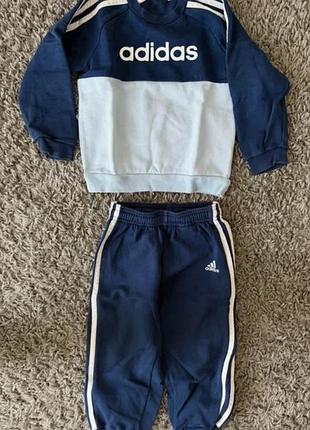 Смотртивний костюм adidas