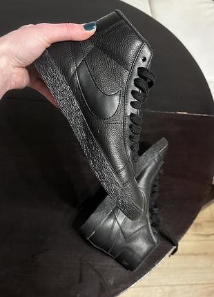 Високі шкіряні кеди nike blazer mid triple black / чорні кросівки найк блейзер