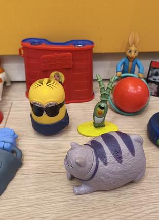 Ігровий набір одним лотом: переноска pet club, кошик та фігурки (mc donald's та ін.)