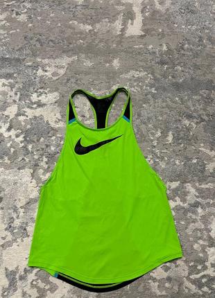 Жіноча спортивна майка nike