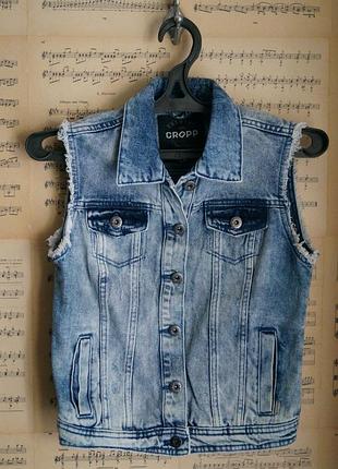 Джинсовый жилет cropp в стиле варенки acid wash