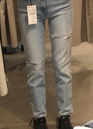 Блакитні джинси zara з дірками