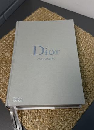 Книга dior catwalk: the complete collections | thames & hudson | оригінал ☝️деталі в описі