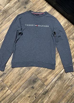Світшот tommy hilfiger светр без байки осінньо-весняний. темно-сірий не здежаний не зношений. вишивки ниткою. без катульок чи пошкоджень.