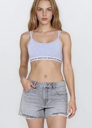 Сірі короткі джинсові шорти high waist з ефектом потертостей