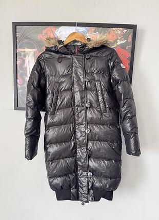 Жіноча куртка від moncler