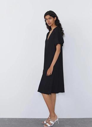 Платье zara черное миди с v-образным вырезом из жатого хлопка s