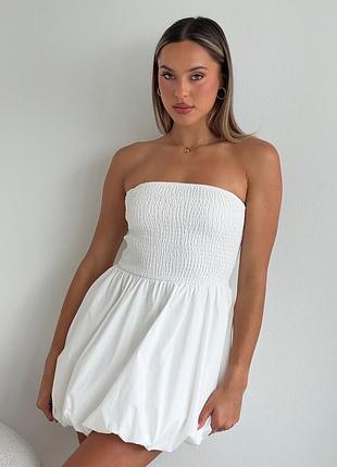 Біла сукня