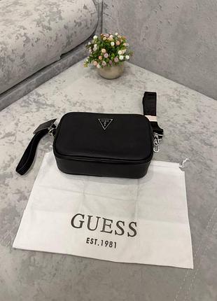 Сумка через плечо от бренда guess