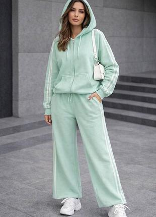 Спортивний костюм з лампасами за 550 гривень