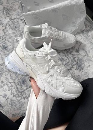 Жіночі кросівки найк рантек стильні nike v2k runtekk white flowers