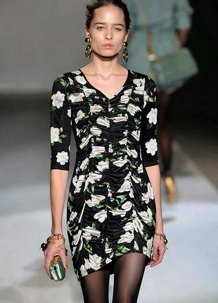 Драпировка платье в белые розы, dolce gabbana
