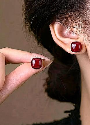 Сережки бижутерия бордовые гвоздики