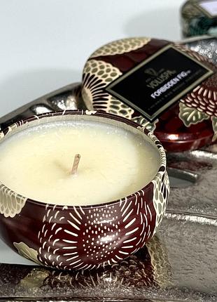 Ароматическая кокосовая свечка voluspa tiny coconut wax candle forbidden fig (25 g)