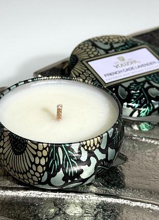 Ароматическая кокосовая свеча voluspa tiny coconut wax candle french cade lavender (25 g)
