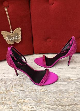 Фірмові босоніжки guess 40/41р.