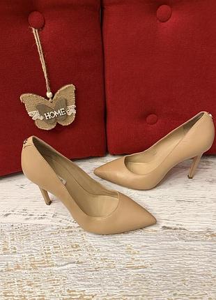 Оригінал. шкіряні фірмові туфлі-човники guess 39р.