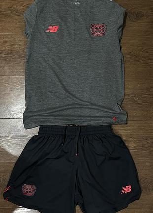 Шорти new balance