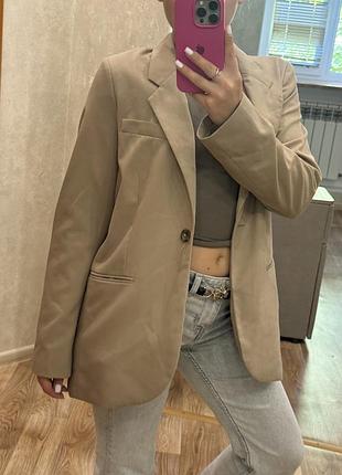 Піджак жіночий бежевого кольору zara
