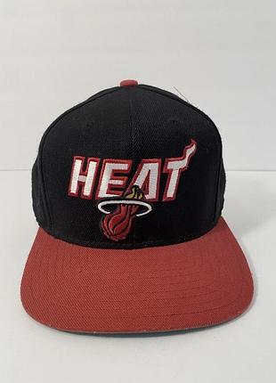 Кепка-снепбек adidas x nba — miami heat