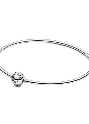 Серебряный браслет-бэнгл из коллекции pandora me 598406c00 17
