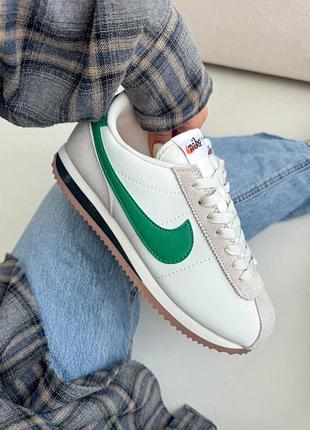 Стильные женские кроссовки nike cortez white/green