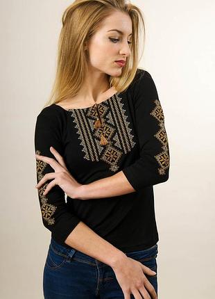 Женская вышитая футболка с рукавом 3/4 черного цвета с коричневым геометрическим орнаментом «гуцулка»