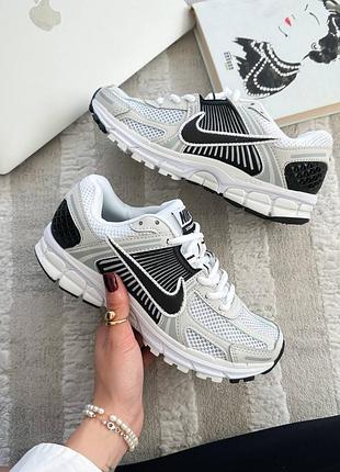 Стильні жіночі кросівки nike zoom vomero 5 white/black