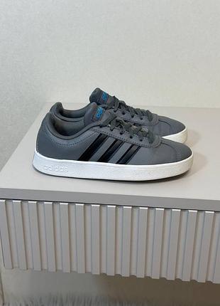Кросівки adidas •розмір 30(19,5 см)