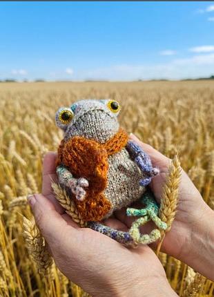 В'язана іграшка для дітей ексклюзивна породиста  жабка,м'яка іграшка ,15см,без каркасна