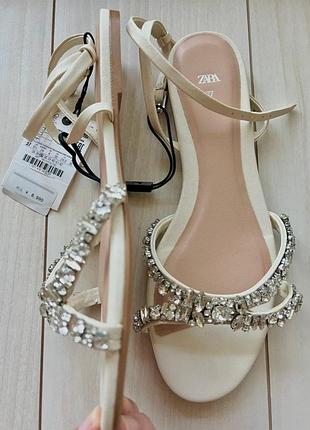 Босоніжки сандалі zara