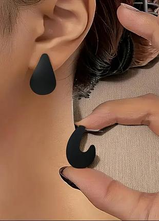 Черные серьги капельки базовые модные стильные капли