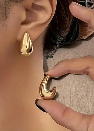 Модные серьги капли золотистые базовые стильные капельки