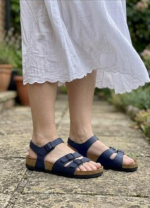 Birkenstock rio жіночі шкіряні сандалі шльопанці ортопедичні анатомічні шкіра темно сині повсякденні літні спортивні оригінал німеччина р. 42 43