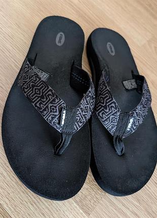 Шлепанцы teva, 44-45(на ногу 29 см.), состояние отличное, легкое и комфортное.