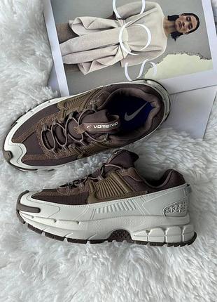 Стильні жіночі кросівки nike zoom roam light bone/ mink brown-court purple