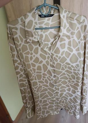 Блуза женская, шелковая, бежевазеленая, размер 50, 52, xl, zara, выполнена в cambodia, в красивом состоянии.