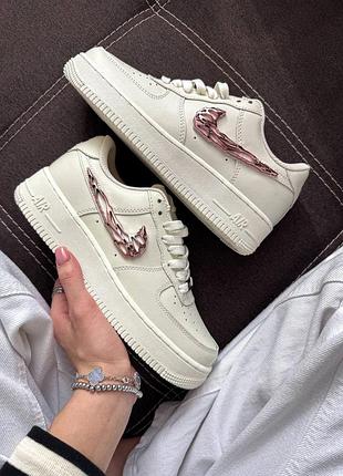 Стильные женские кроссовки nike air force 1 molten silver