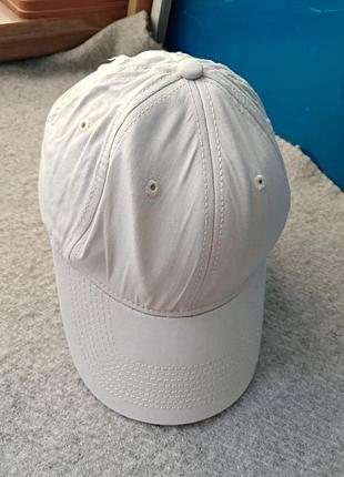 Кепка-бейсболка света