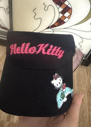 Тенісний козирок, в чорному кольорі, з натписом hello kitty