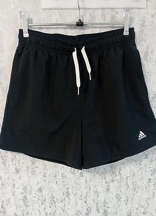 Шорти adidas.