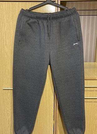 Спортивные трикотажные штаны на флисе,джоггеры slazenger.оригинал.