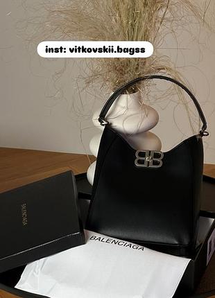 Сумочка soft hobo bag in black peach calfskin, aged-silver hardware👻
