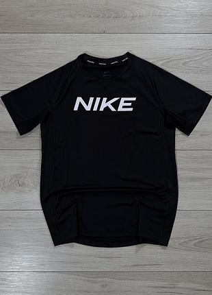 Чорна спортивна компресійна футболка найк про nike pro fitted dri-fit, факт s, оригінал