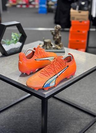 Футбольні бутси puma ultra ultimate fg/ag (модель з помаранчевої колекції "supercharge pack") у яскравому кольорі.