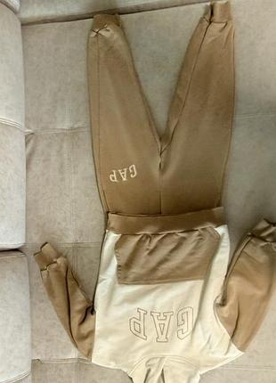 Спонтивний костюм gap на 8-9 років