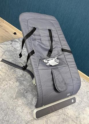 Продам заколисуючий шезлонг chicco